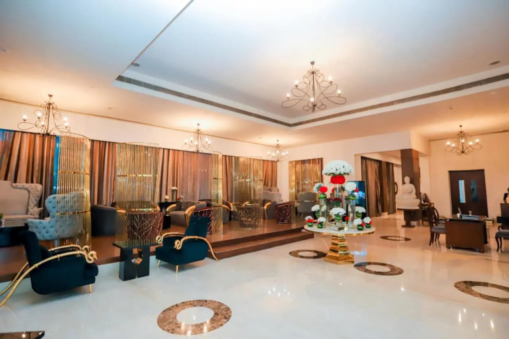 Bel-La Monde Hotel NH8 at 6km from IGI Airport Delhi