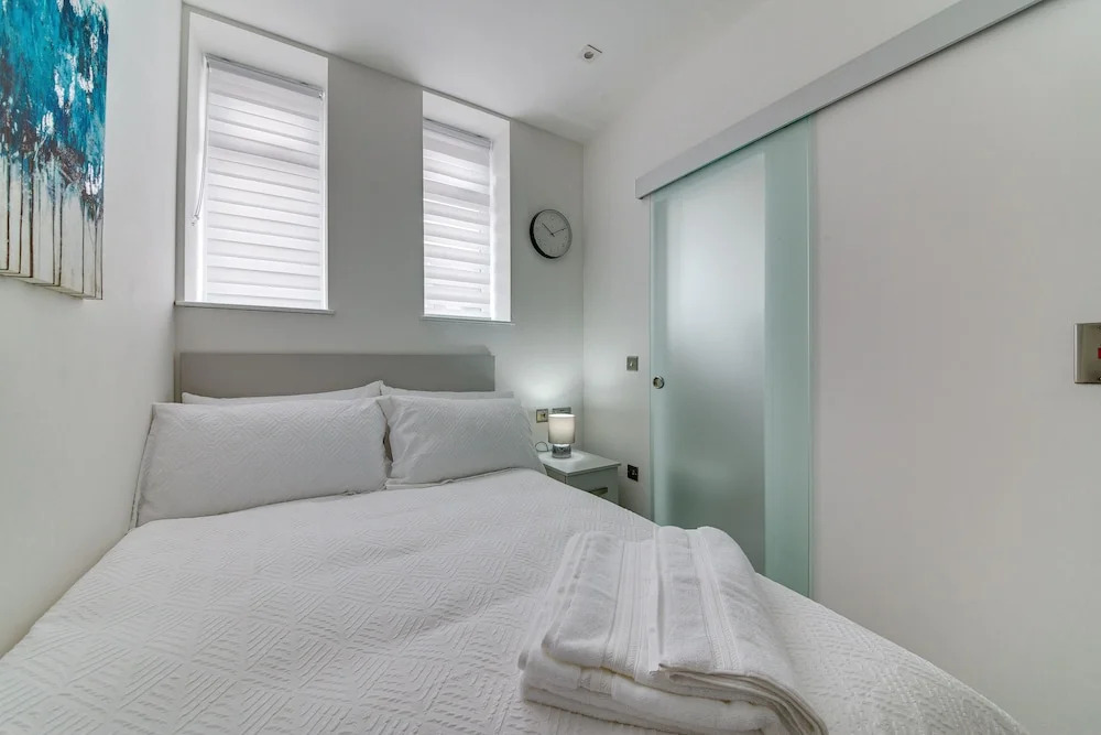 Superior Compact Studio Close to Amenities