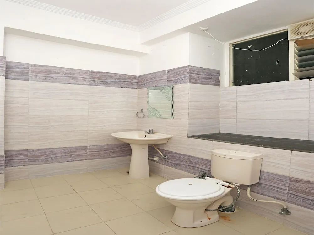 OYO 9775 Home Modern 4BHK Celebration mall