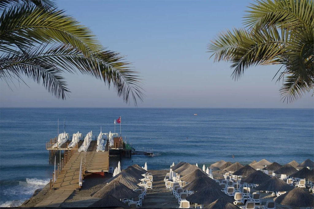 Quattro Beach Spa & Resort Hotel