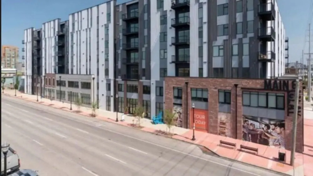 FRONTDESK Main & Clay Apts Butcḣertown Louisville