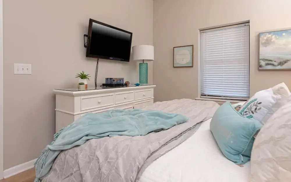 Phoenix Vi 6113 3 Bedroom Condo