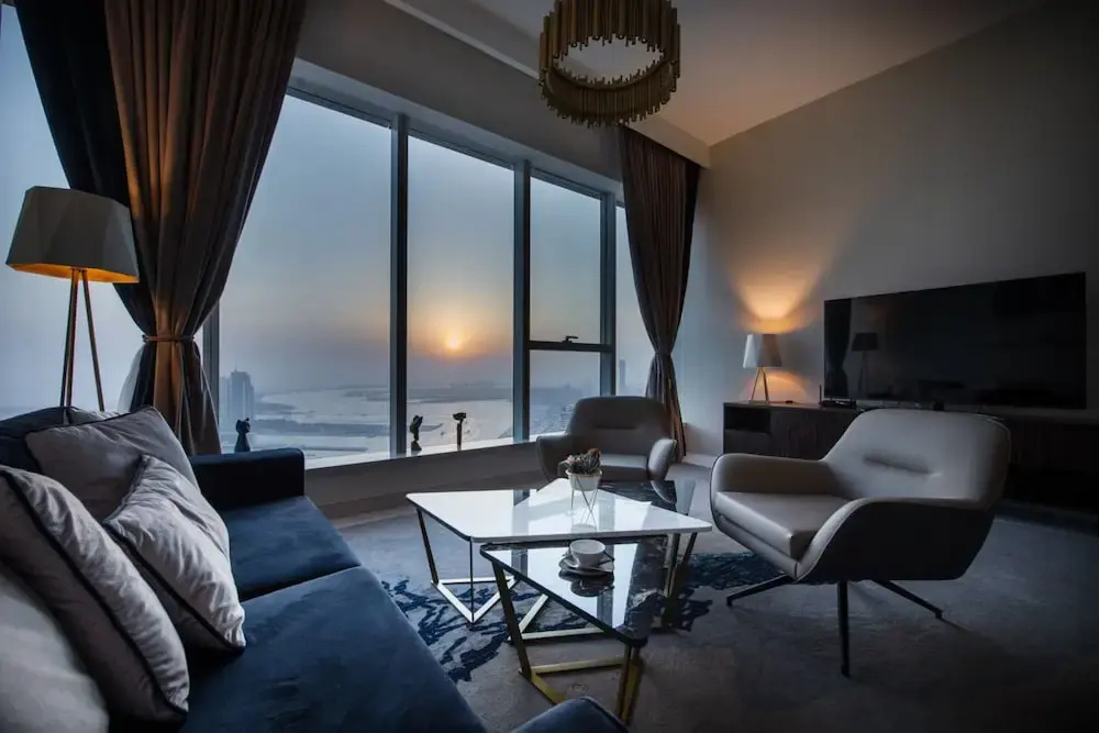 Maison Privee - Chic Coastal Escape w/ Sea Views on Palm Entry