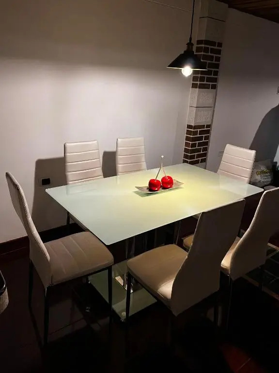 Hermoso apartamento con terraza vía TERMALES
