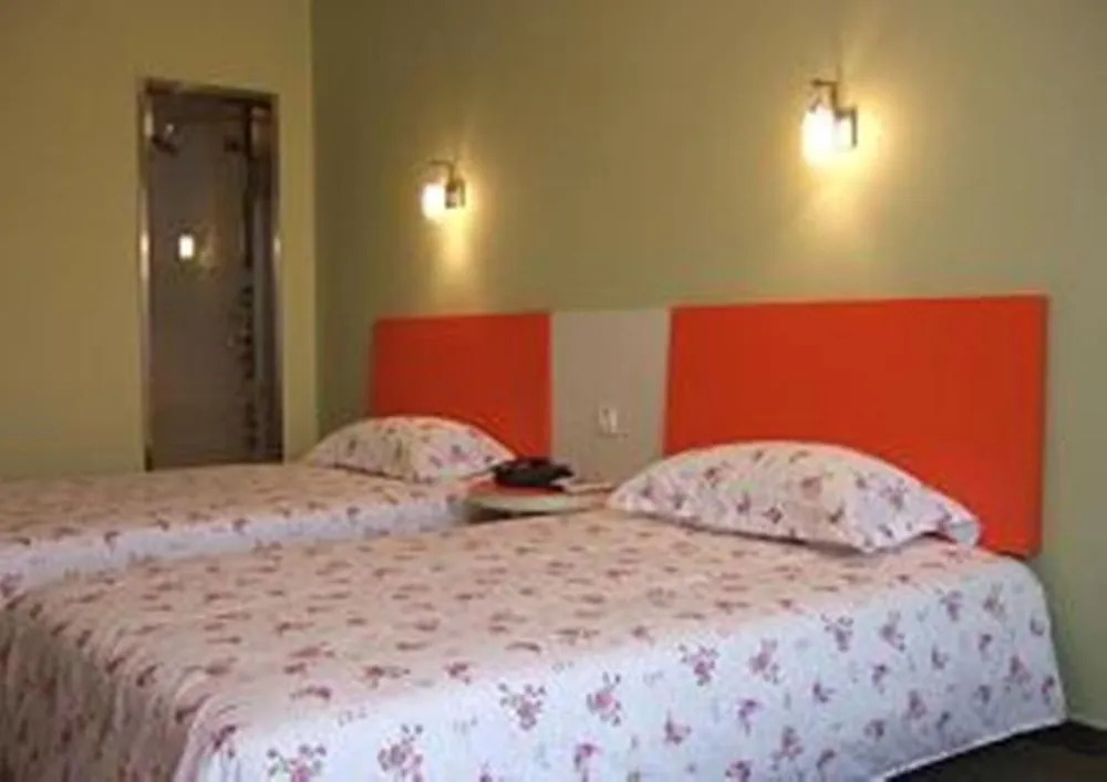 Home Inn Selected Shanghai Dahua Xincun Road Subway Station