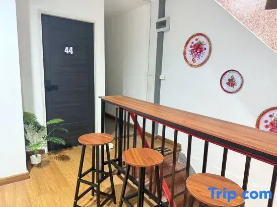 Terlyn Hostel & Cafe