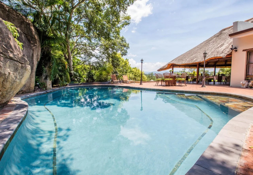 La Roca Guest House
