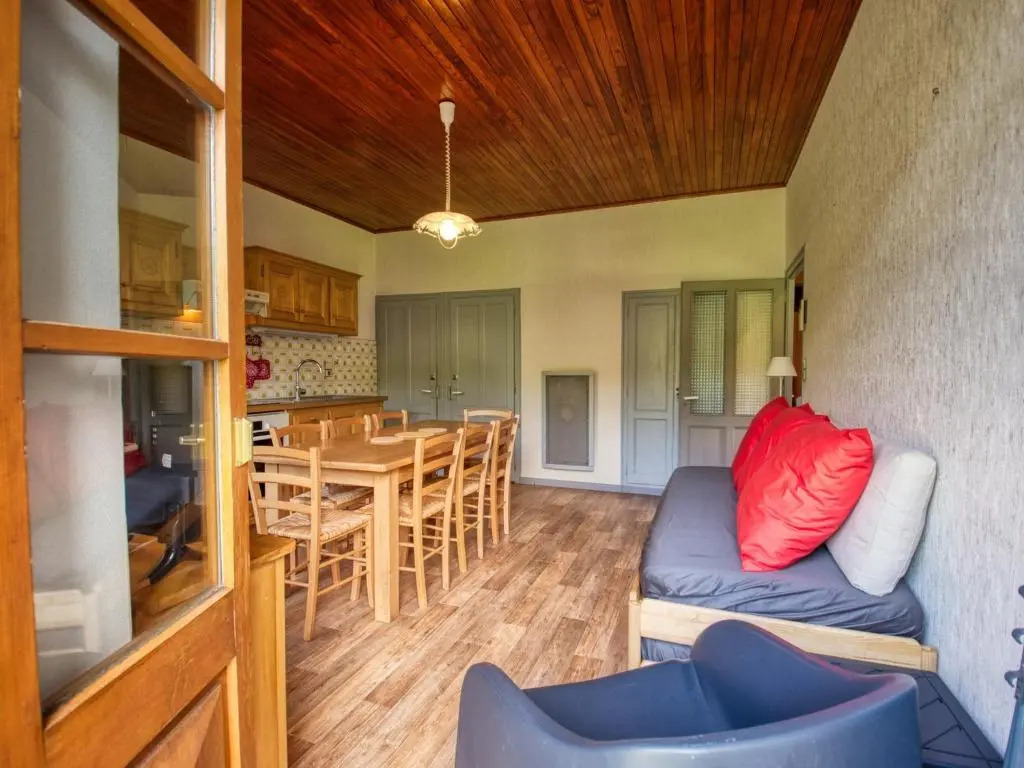 Maison mitoyenne familiale avec 2 appartements - idéal grande famille - FR-1-642-13