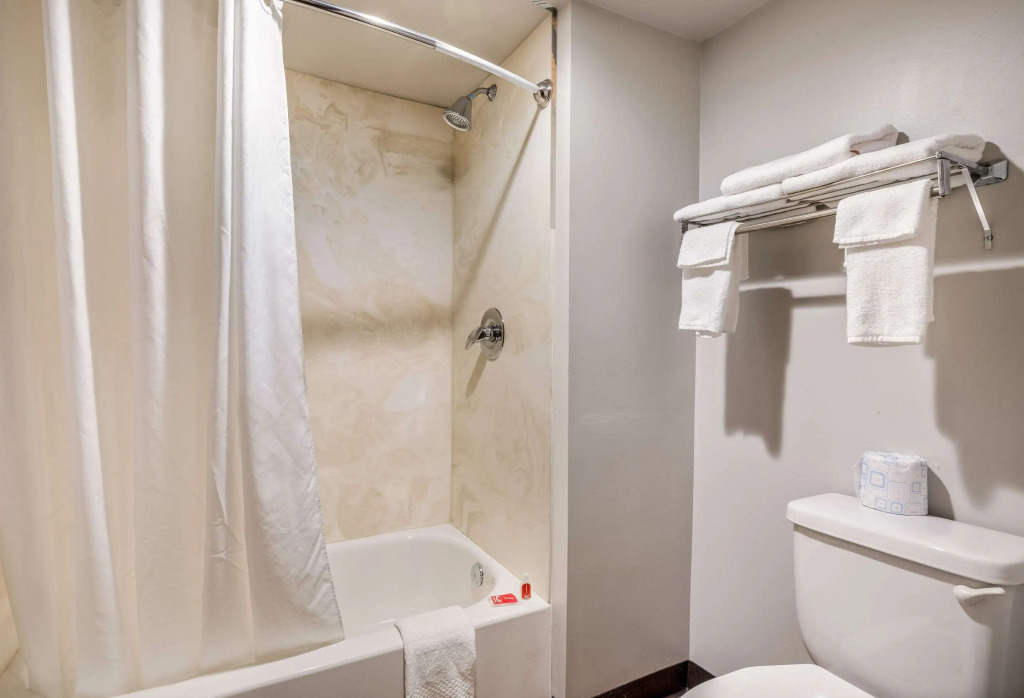 Days Inn & Suites Milwaukee Airport
