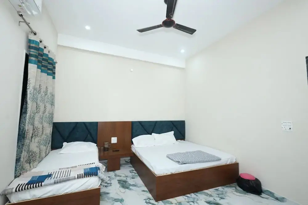 Hotel Shri Balaji Dham, Family Room Near Mathura Railway Station
