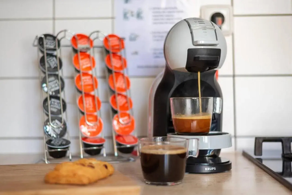 Old Town 2 BDR apartment, free coffee