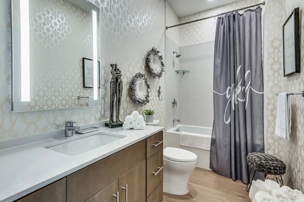 Lllume Ultramodern Community Bonus Room 1 Bedroom Condo