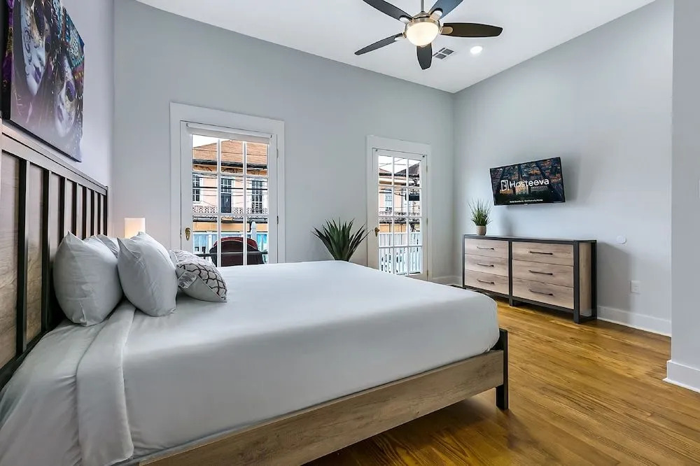 Newly Renovated 4BD Penthouse
