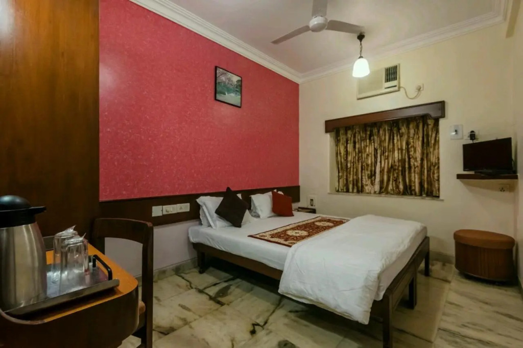 Hotel Mogul Palace - Near Masjid Bunder Mumbai