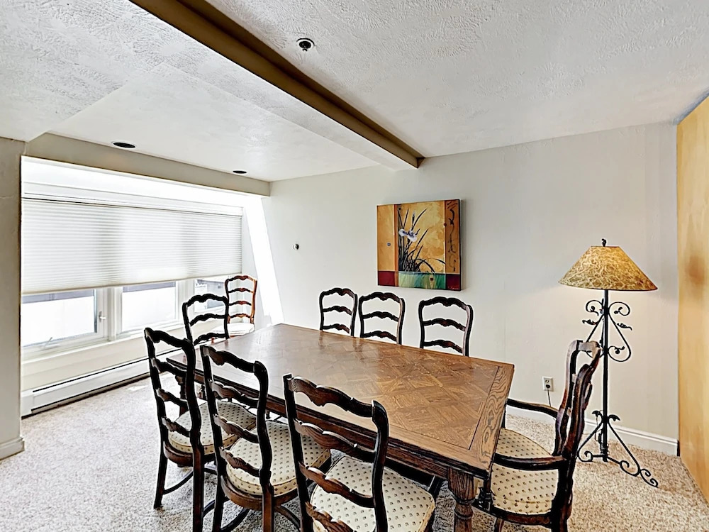 New Listing! Large Ski-in/ski-out: Pool & Hot Tub 1 Bedroom Condo