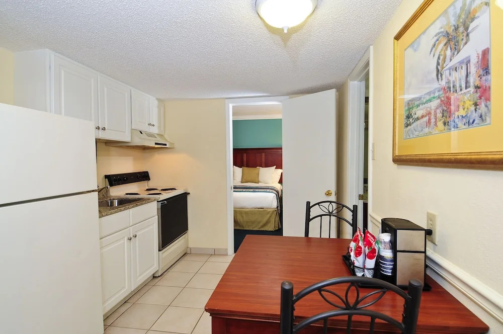 Best Western PLUS - Grand Stand Inn & Suites
