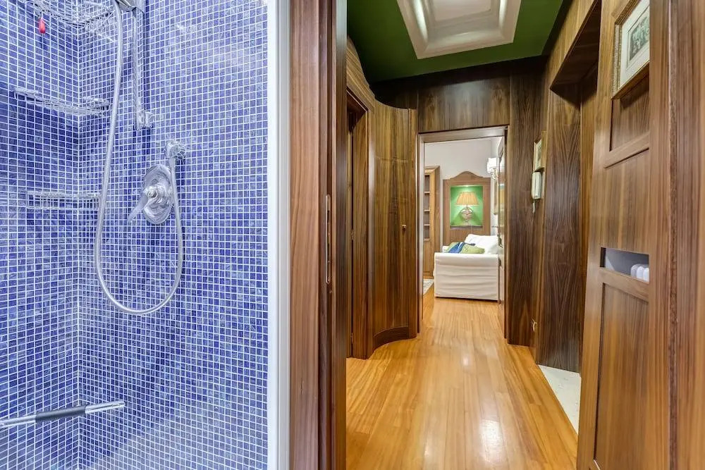 Pantheon Antique Suite