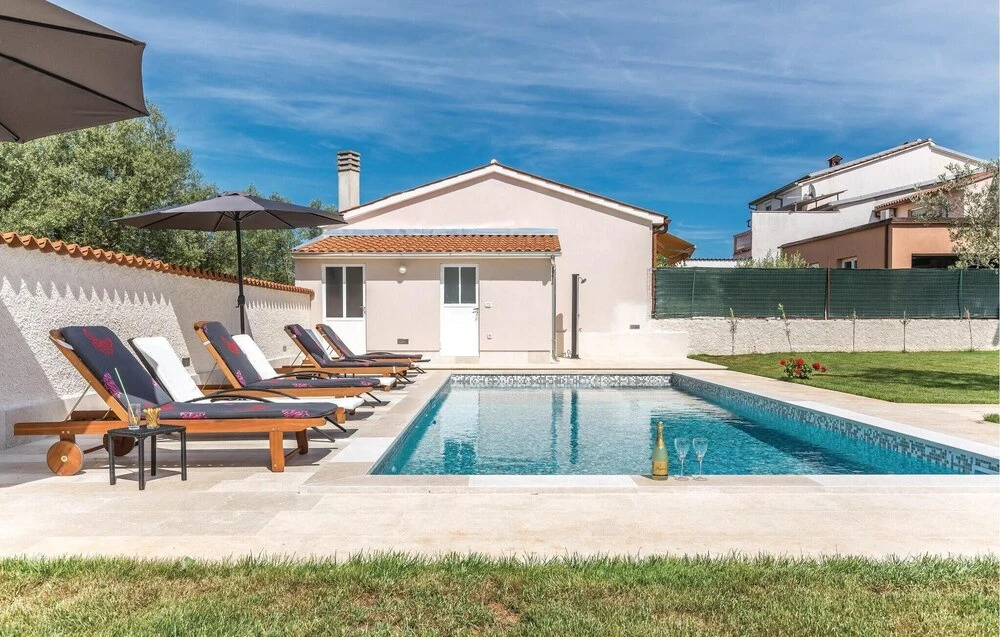 Amazing Home in Stinjan With Wifi and 6 Bedrooms