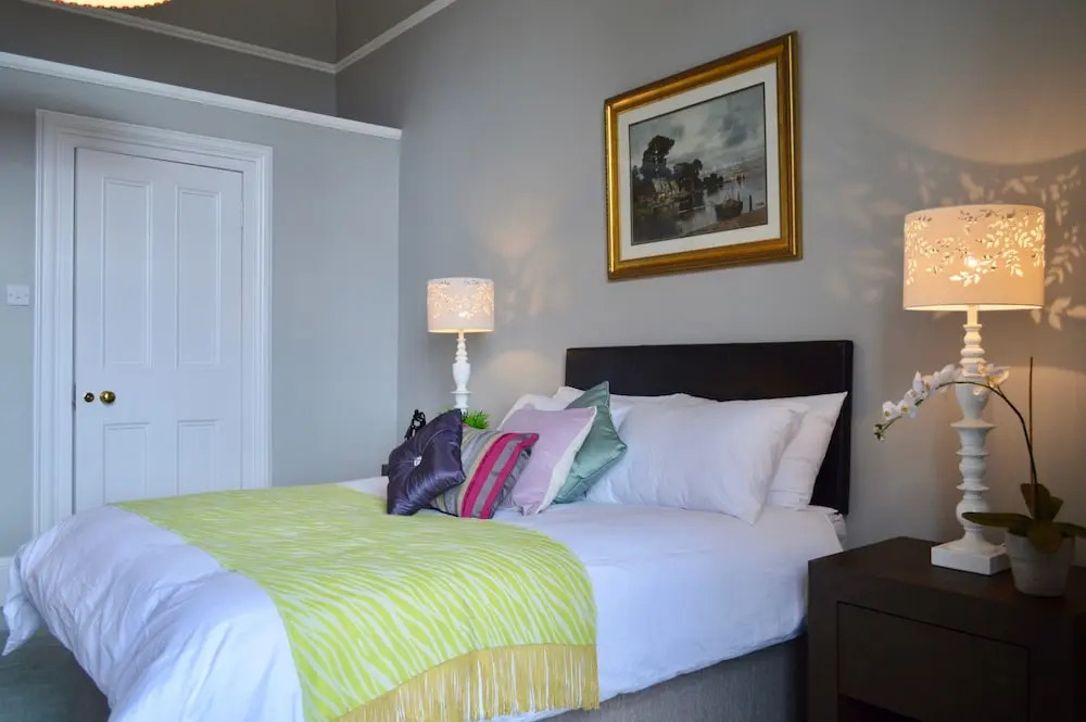 West End 2 Bedroom Georgian Apartment