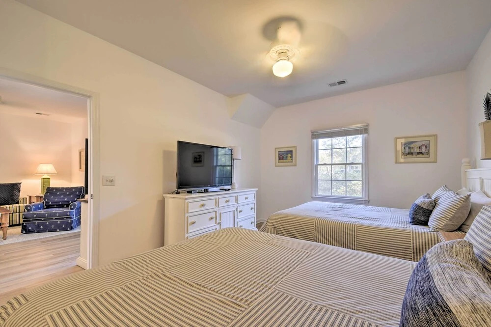 Sunset Beach Retreat - Monthly Rentals Welcome!