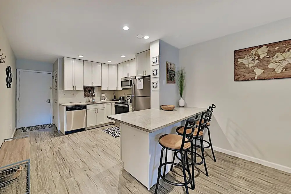 New Listing! Beachfront Hideway W/ 3 Pools! 2 Bedroom Condo