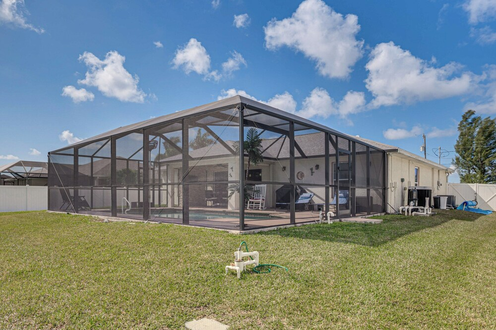 Dog-friendly Cape Coral Home: Private Pool!