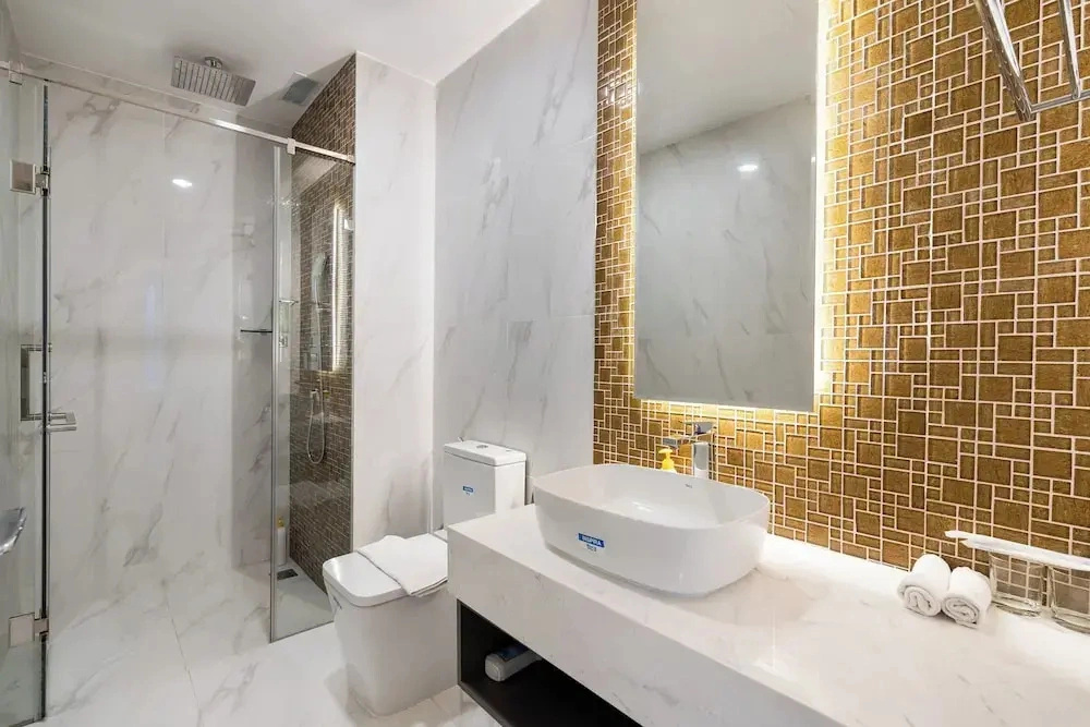 Sunny Madison Luxury Residence