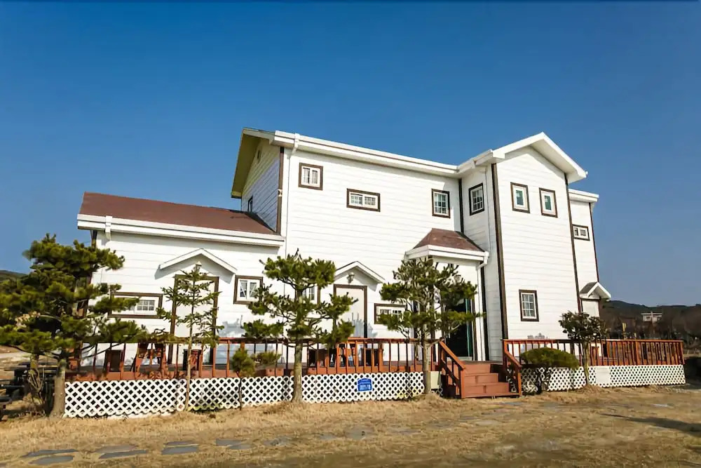 Taean Beach Path Pensiion