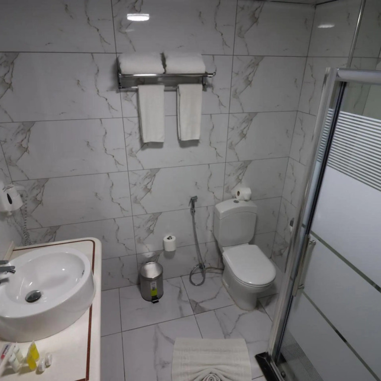 Larsa Hotel