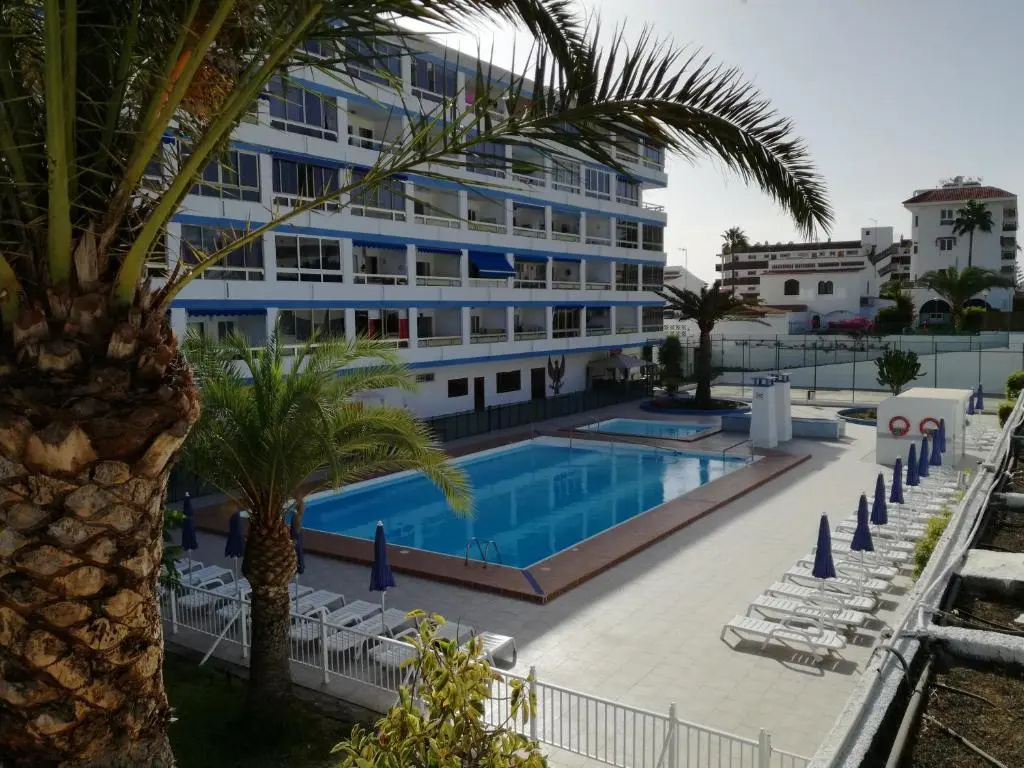 5 min walk from Yumbo 216