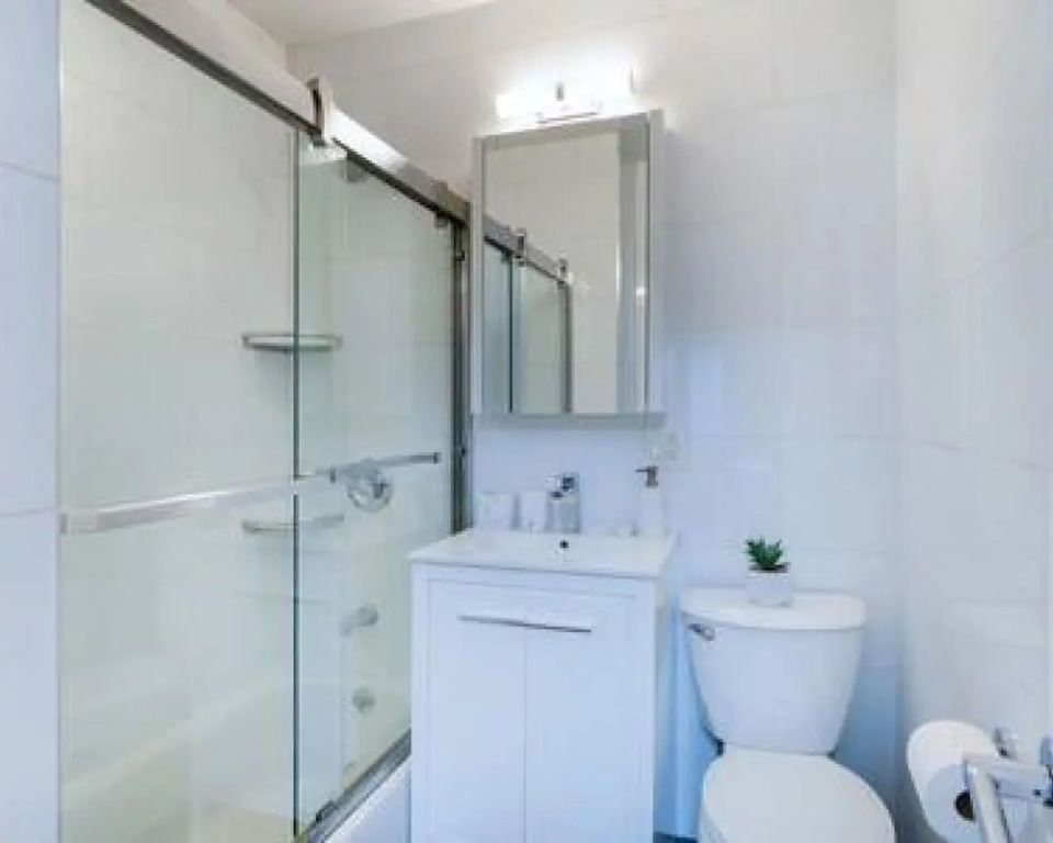 444-5a Newly Renovated 1BR in Hell s Kitchen