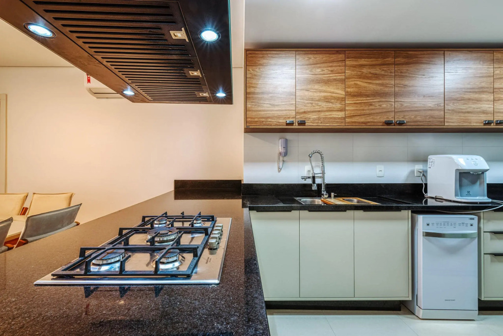 Apt Moderno com varanda a 150m do mar ABC0202