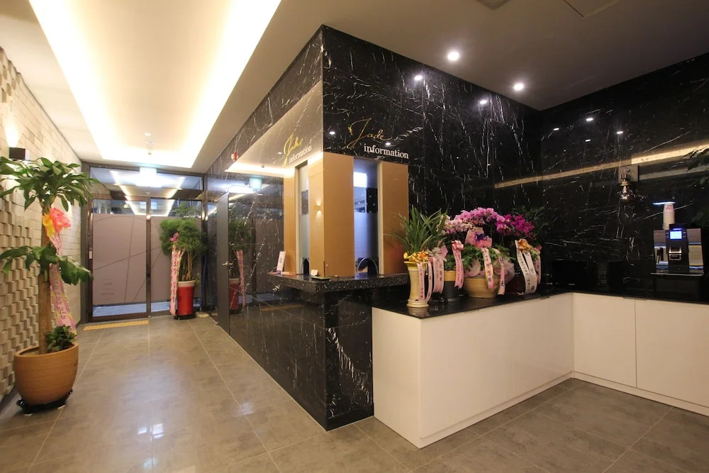 Jade hotel