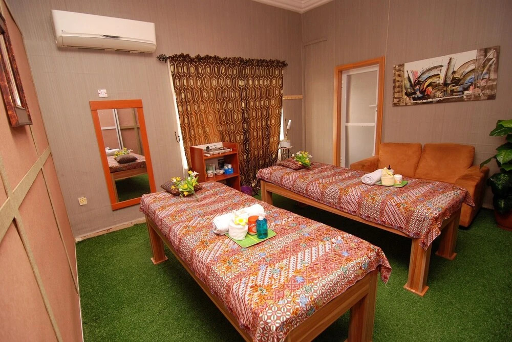 Lake Crescent Hotel & Suites