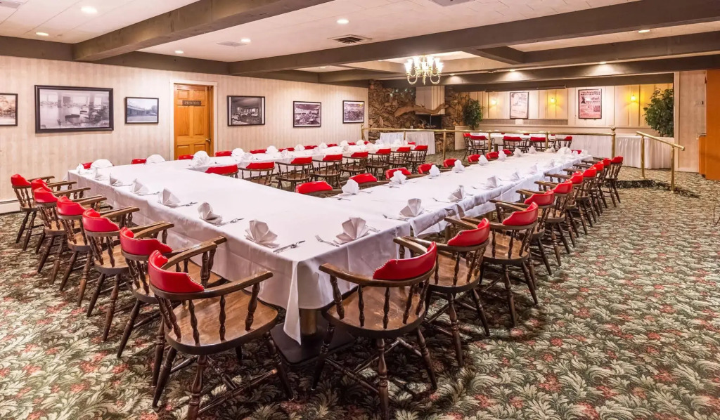 Terrace Bay Hotel - Lakefront