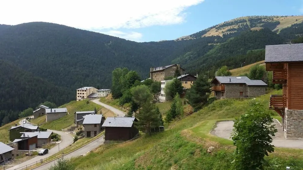 Hostal Xalet Refugi Pere Carné - Hostel