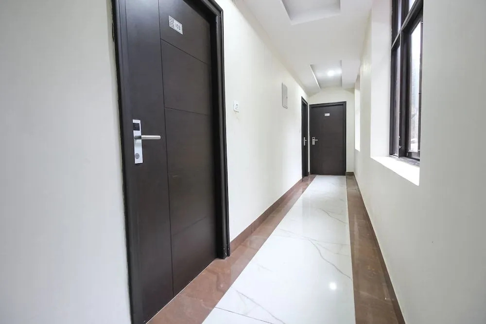 OYO 28425 Dal Lake Resort