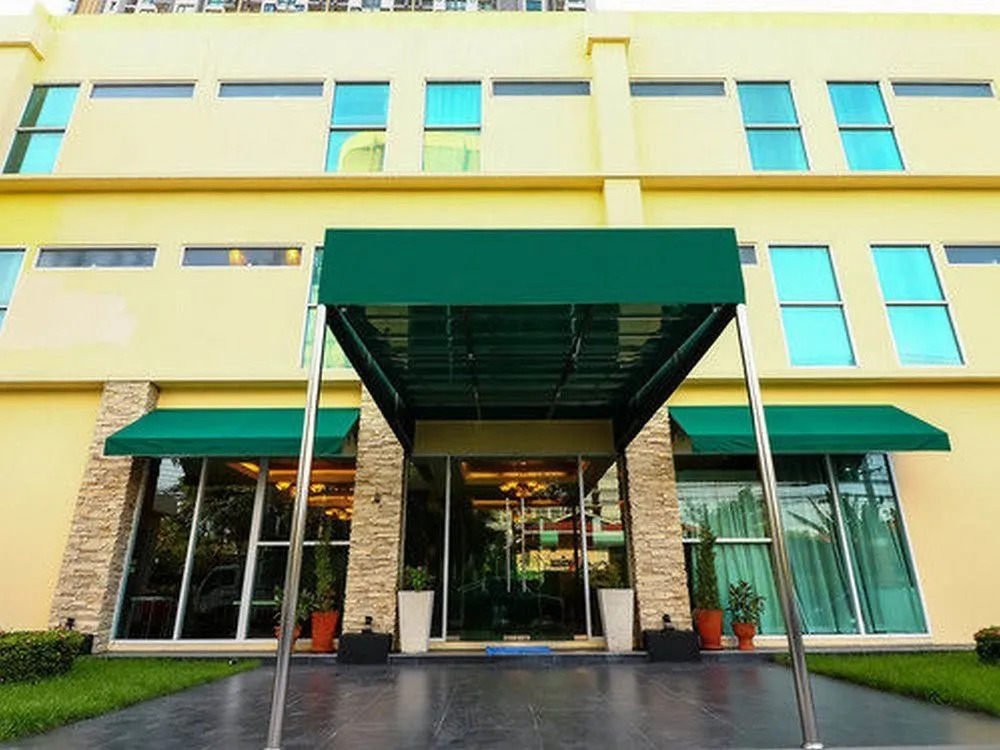 Nida Rooms New Petchburi Perspective at The Green Bells