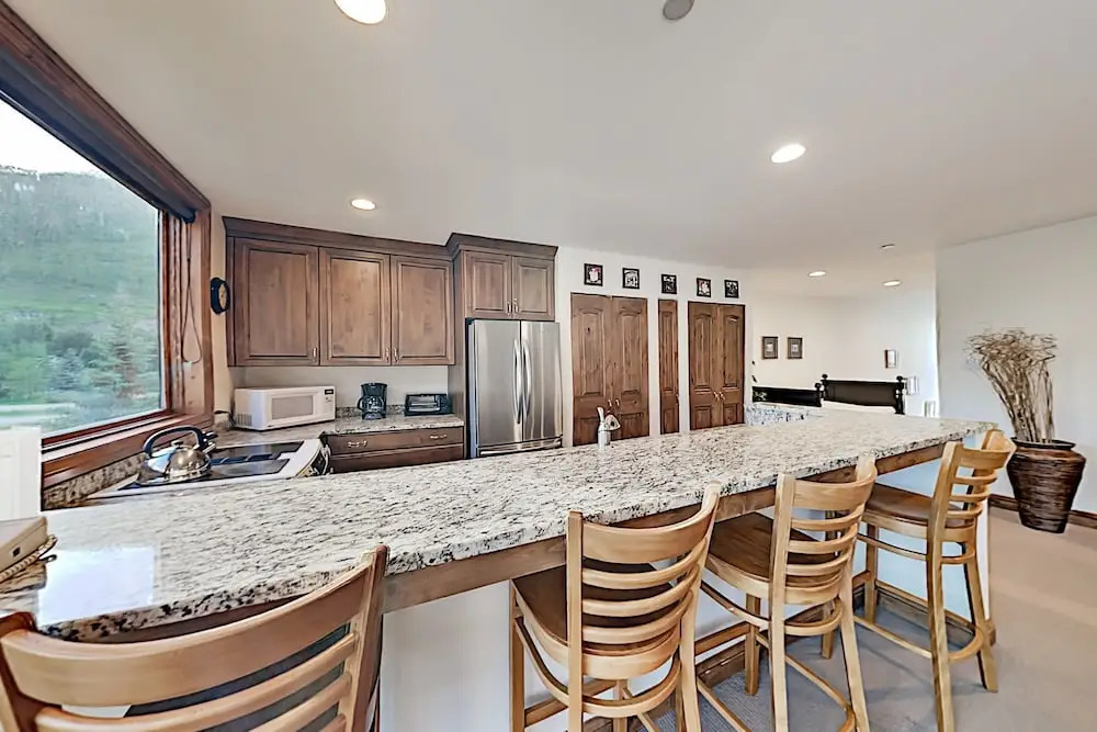 710wliop 3 Bedroom Condo