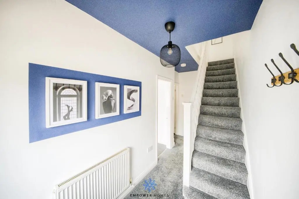 Coventry Large Stylish 4 Bedroom House, Sleeps 8, Private Parking, by EMPOWER HOMES rates incl VAT