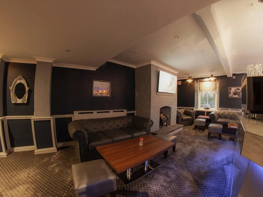 Quayside Hotel & Bar