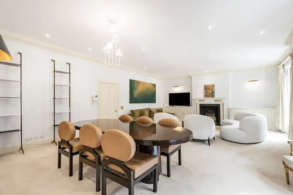 Luxury 3BR Mayfair Apartment Near Green Park