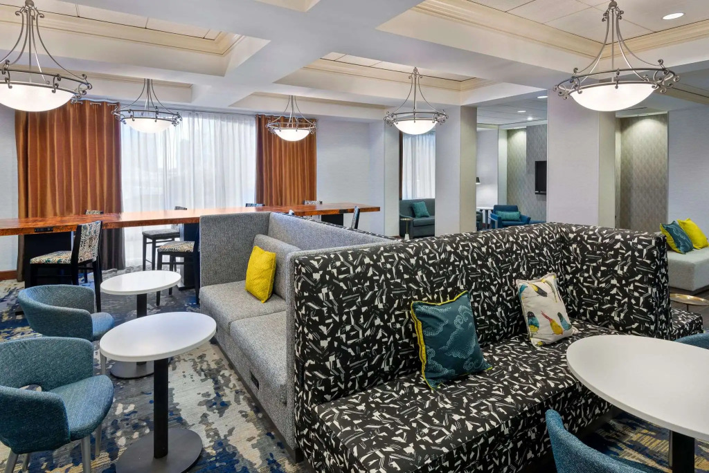 Hampton Inn & Suites Country Club Plaza