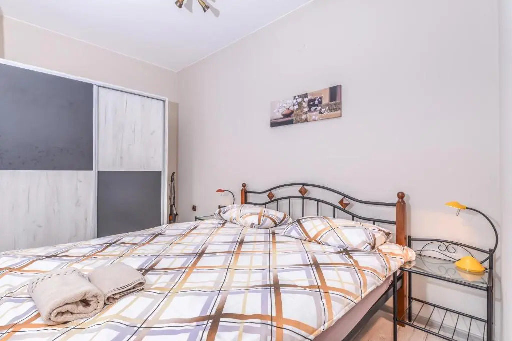 Visit Sofia | Macedonia Square Central Apartment