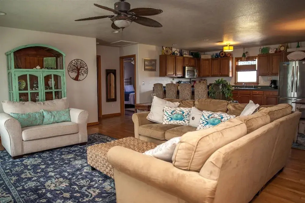 Austin's Pointe 4 Bedroom Cottage by RedAwning