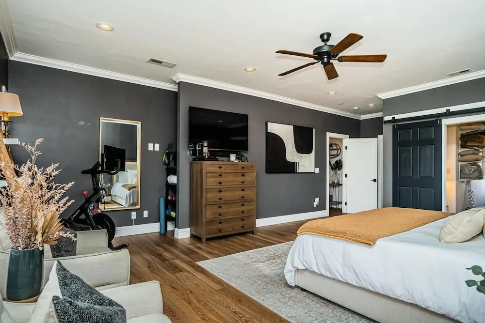 Spacious 5 BR Near Heart of South Park