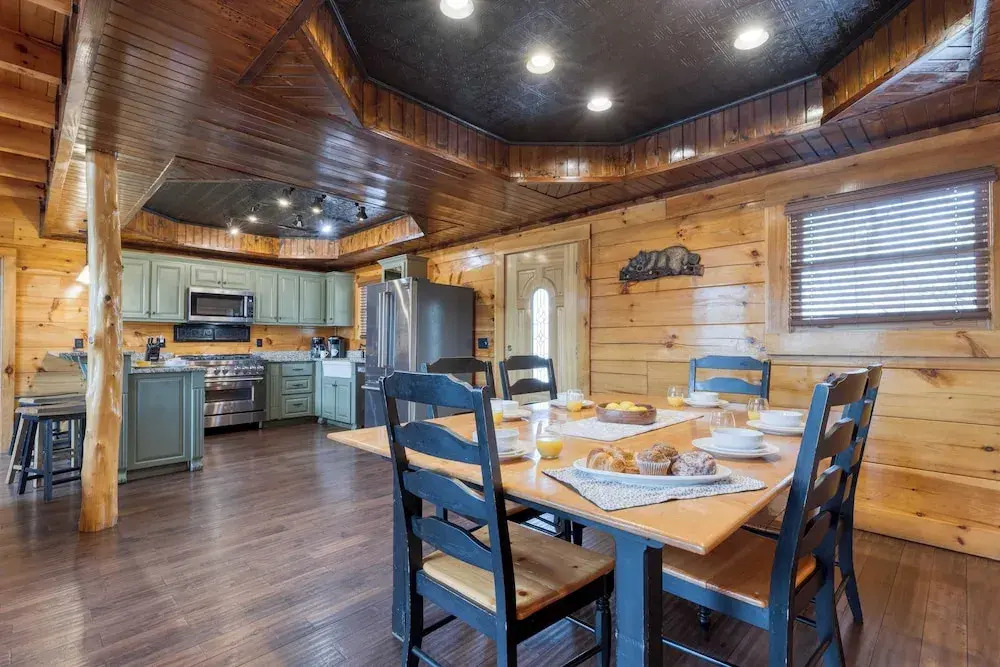 Alpine Mountain Lodge by Avantstay Sleeps 19 Luxury Cabin Game Room, Hot Tub Dollywood