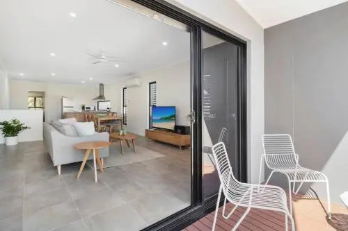 DAYDREAMING Airlie Beach, Water views & only 200m to boardwalk