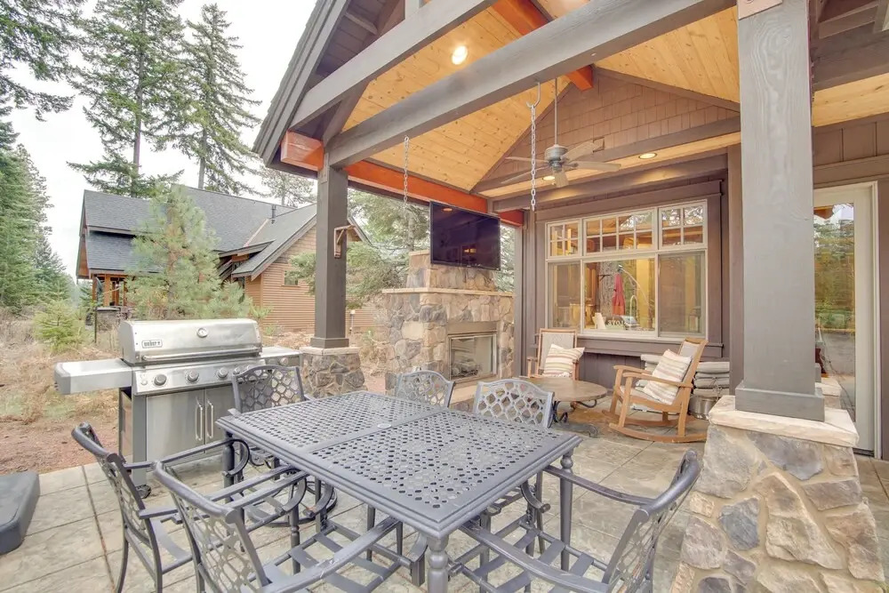 Spacious Cle Elum Cabin on Golf Course w/ Hot Tub!