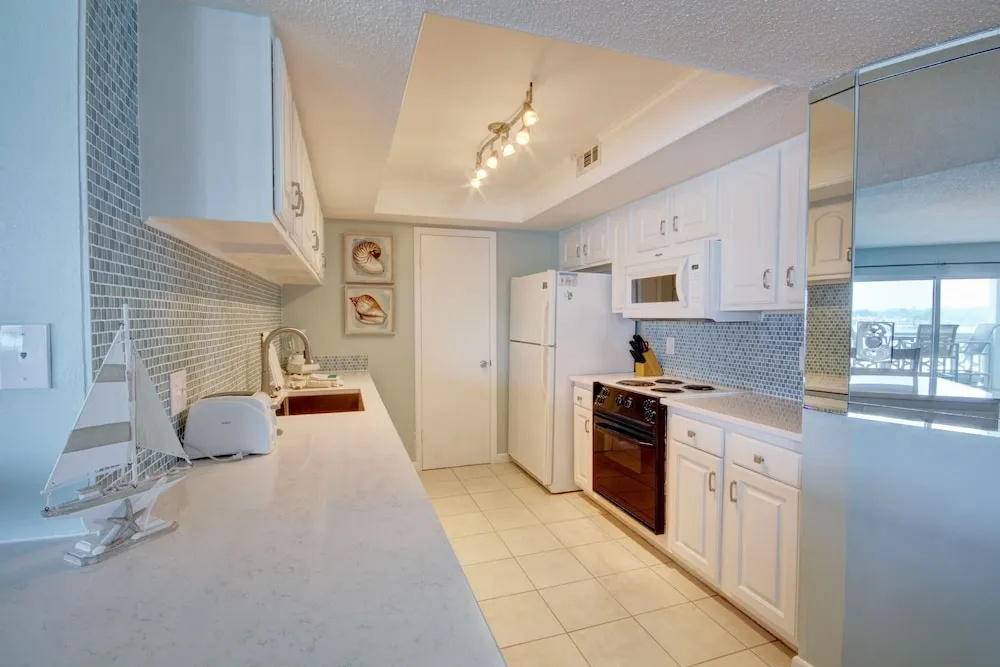 554 El Matador 1 Bedroom Condo by RedAwning